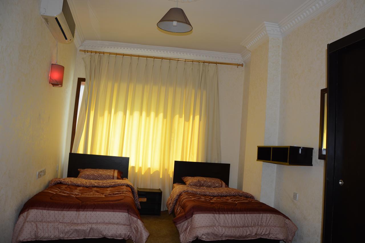 Teeba Palace Hotel Suites Аман Екстериор снимка