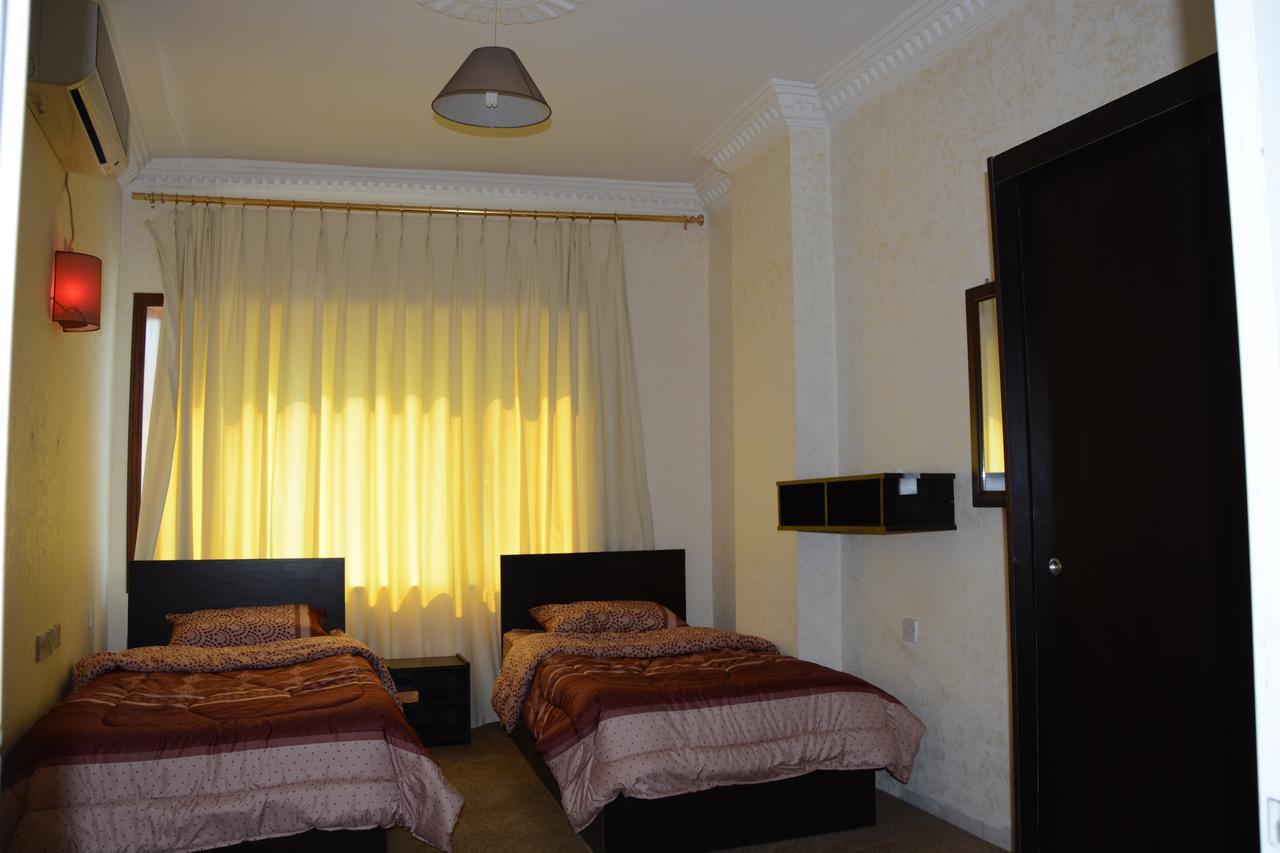 Teeba Palace Hotel Suites Аман Екстериор снимка