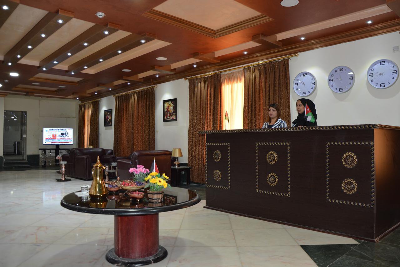 Teeba Palace Hotel Suites Аман Екстериор снимка