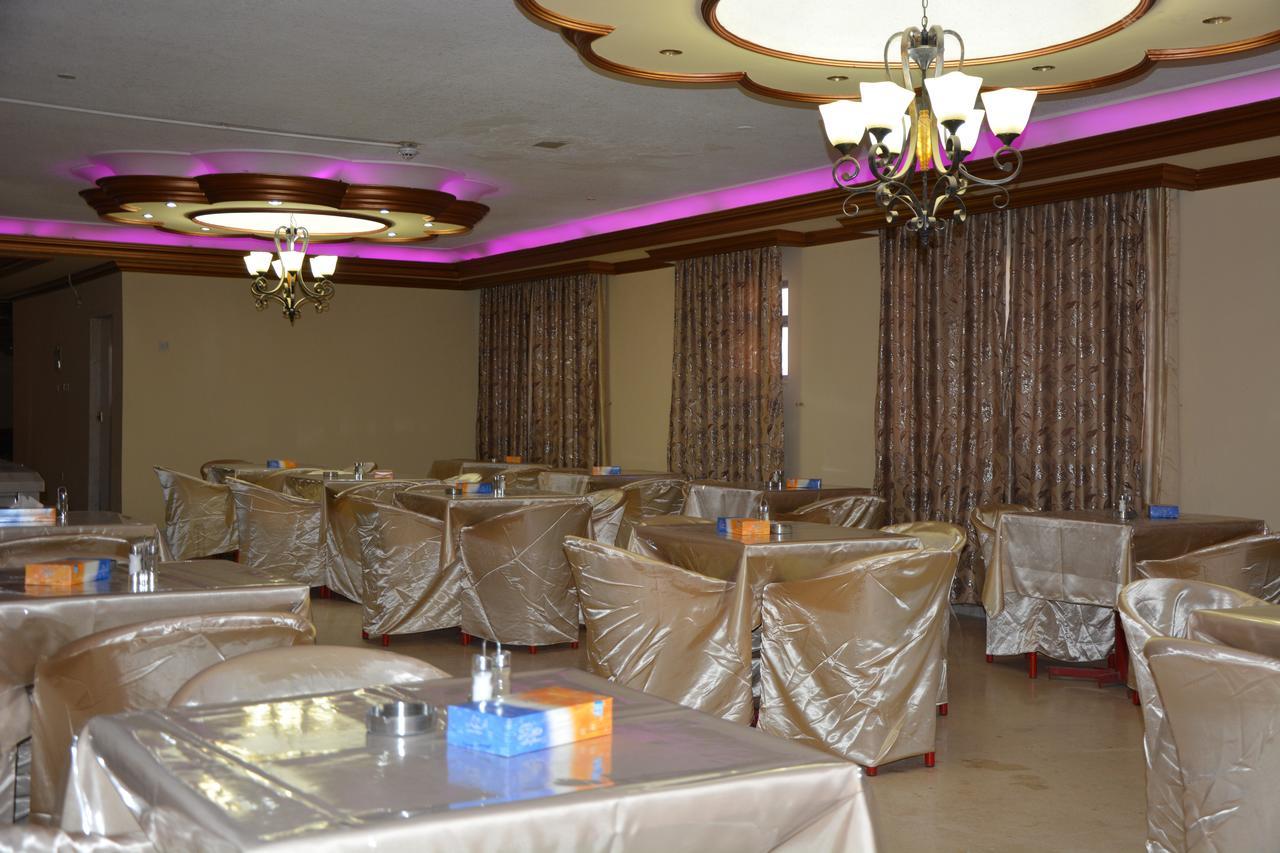 Teeba Palace Hotel Suites Аман Екстериор снимка