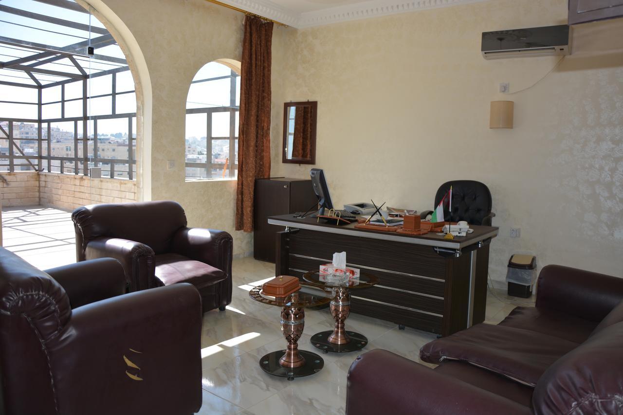 Teeba Palace Hotel Suites Аман Екстериор снимка