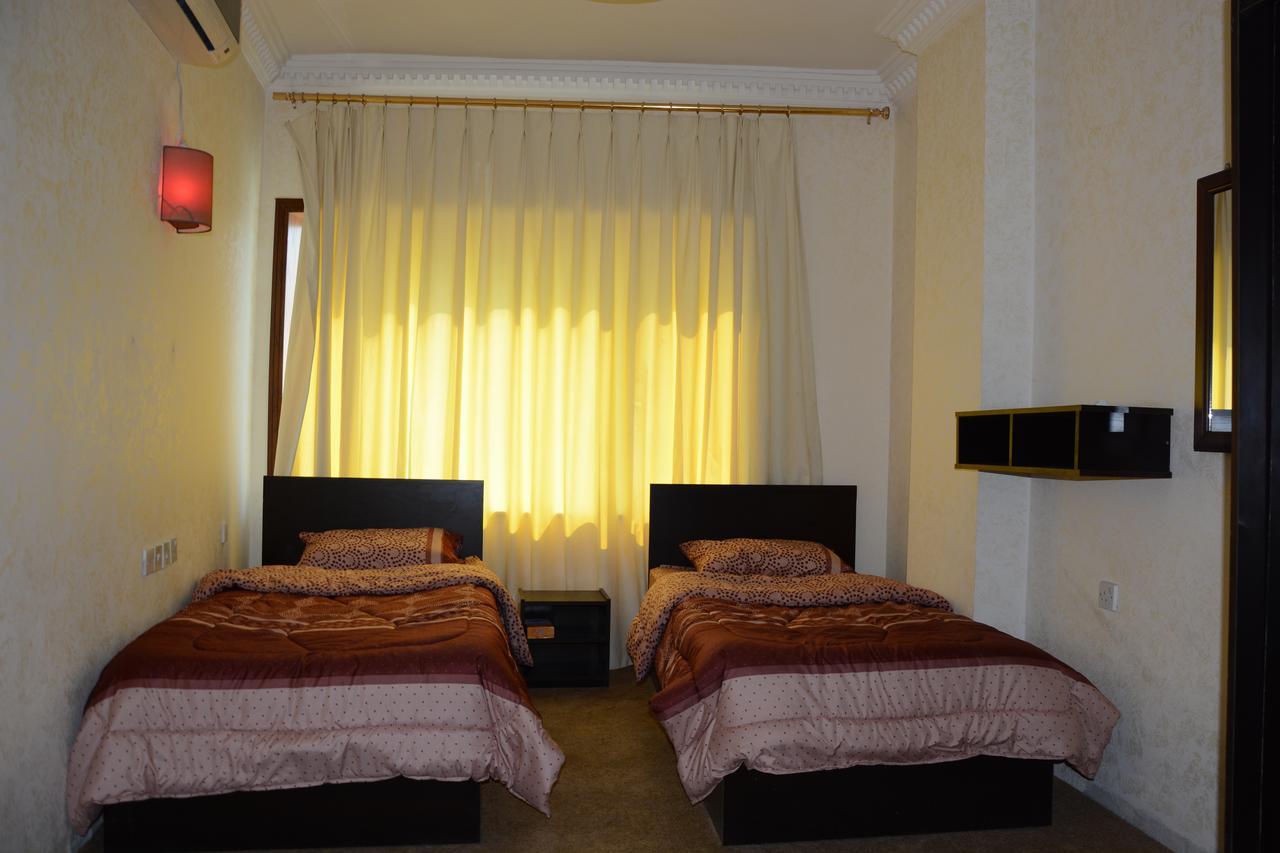 Teeba Palace Hotel Suites Аман Екстериор снимка