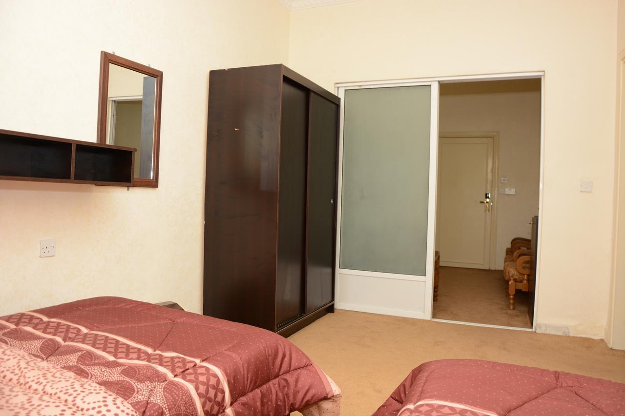 Teeba Palace Hotel Suites Аман Екстериор снимка