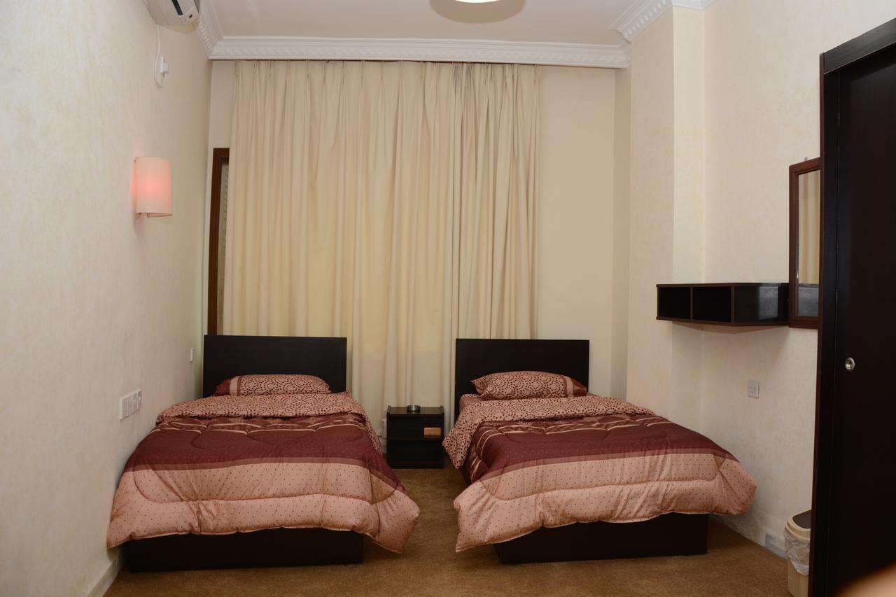 Teeba Palace Hotel Suites Аман Екстериор снимка