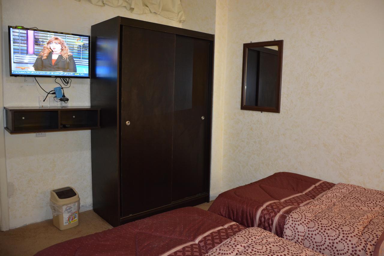 Teeba Palace Hotel Suites Аман Екстериор снимка