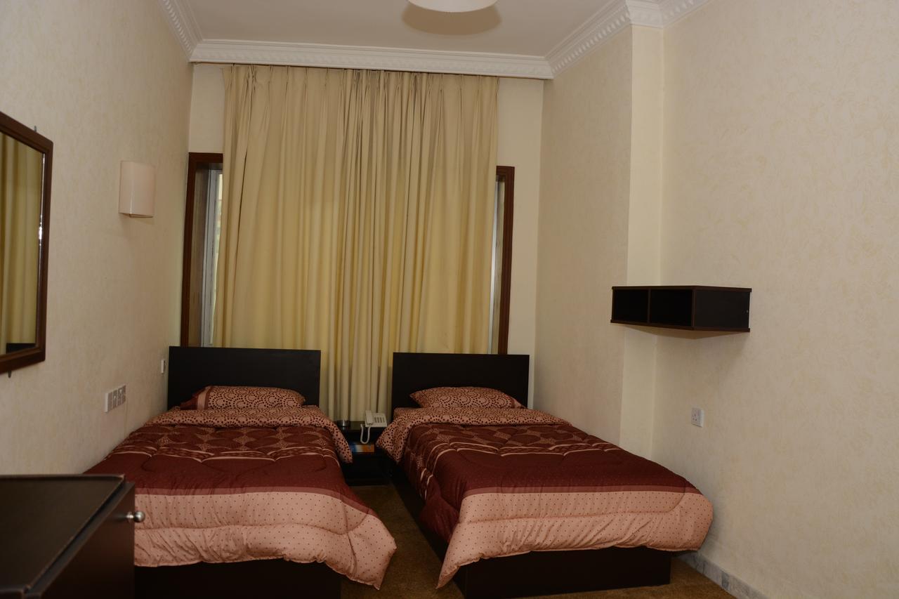 Teeba Palace Hotel Suites Аман Екстериор снимка