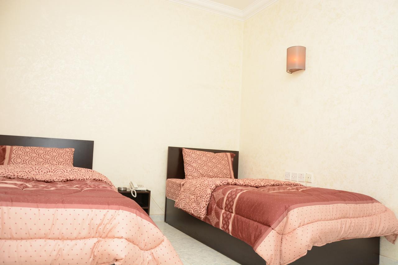 Teeba Palace Hotel Suites Аман Екстериор снимка