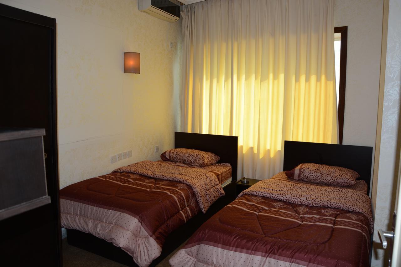 Teeba Palace Hotel Suites Аман Екстериор снимка