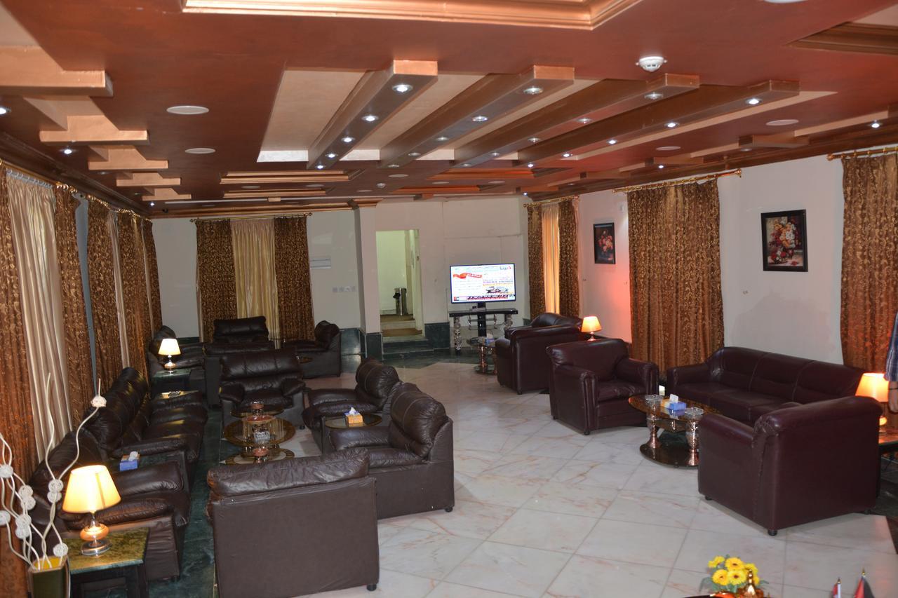 Teeba Palace Hotel Suites Аман Екстериор снимка