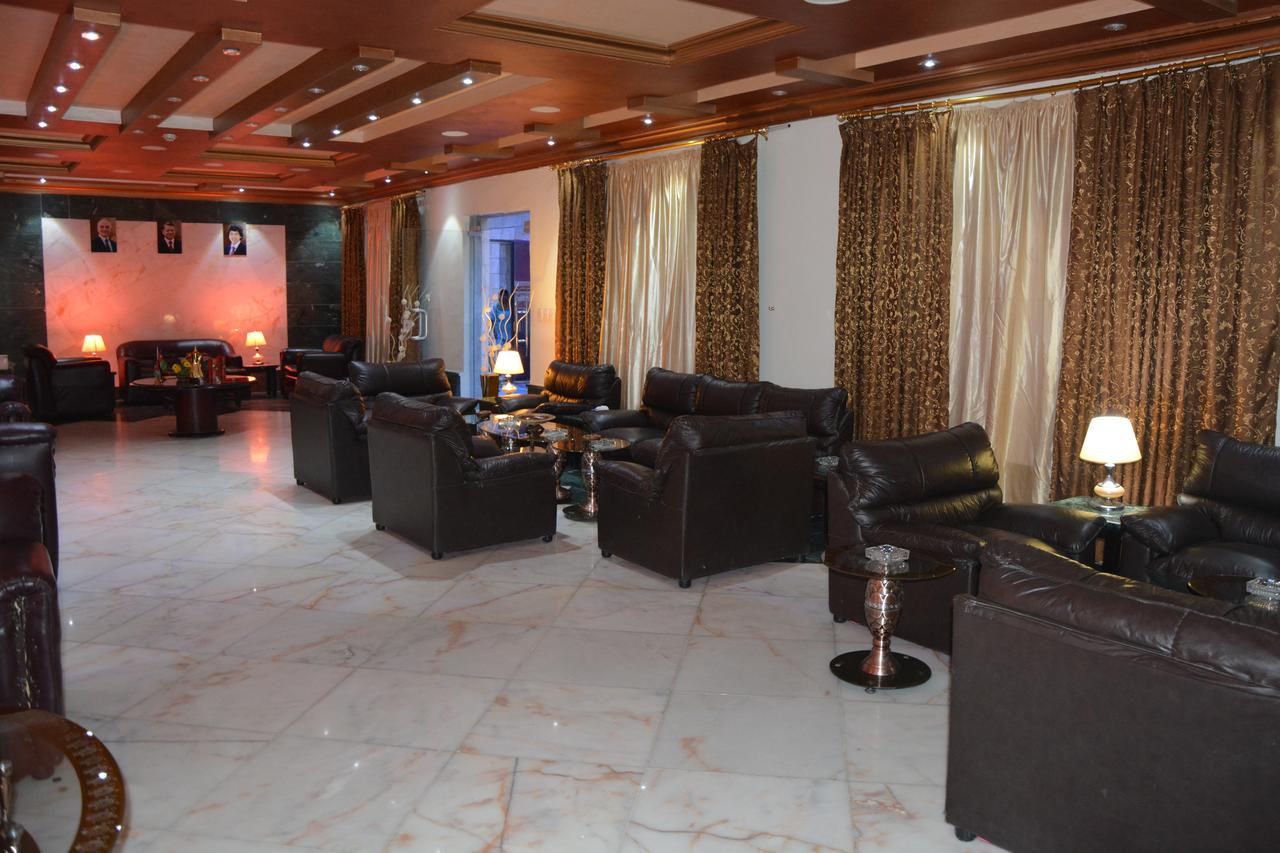 Teeba Palace Hotel Suites Аман Екстериор снимка