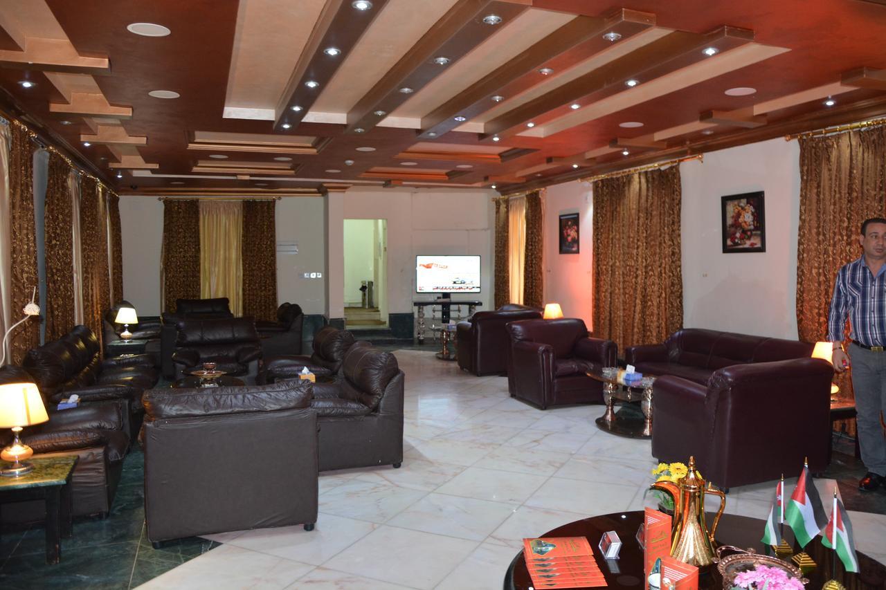 Teeba Palace Hotel Suites Аман Екстериор снимка