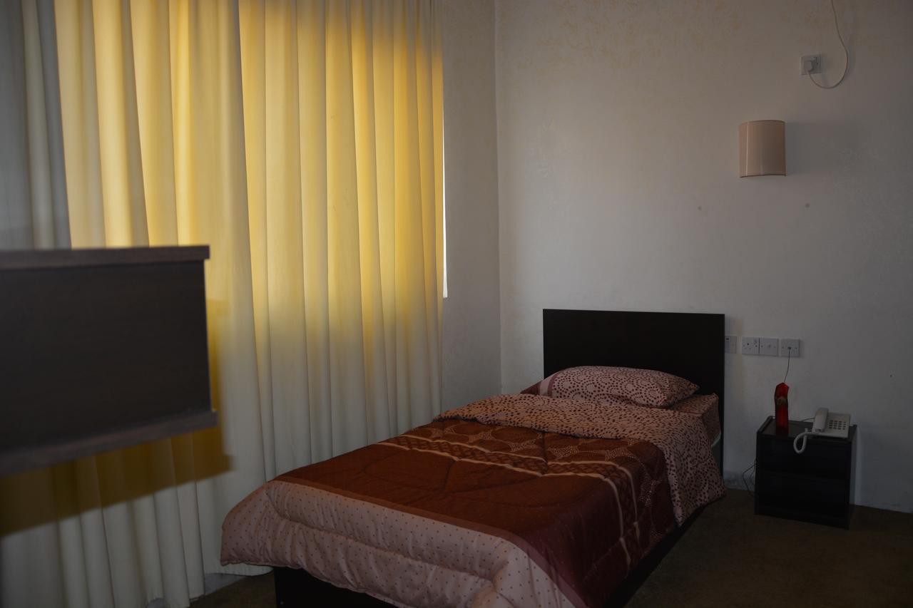 Teeba Palace Hotel Suites Аман Екстериор снимка