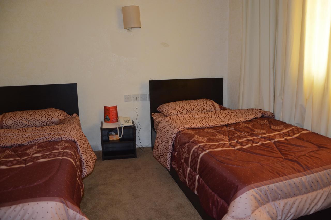 Teeba Palace Hotel Suites Аман Екстериор снимка