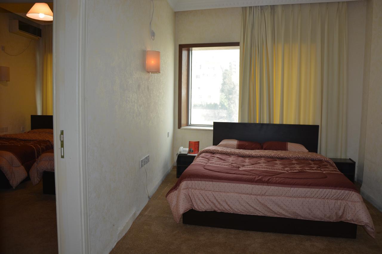Teeba Palace Hotel Suites Аман Екстериор снимка