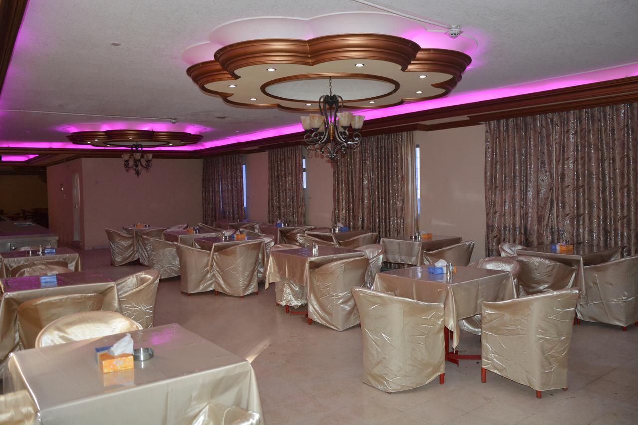 Teeba Palace Hotel Suites Аман Екстериор снимка