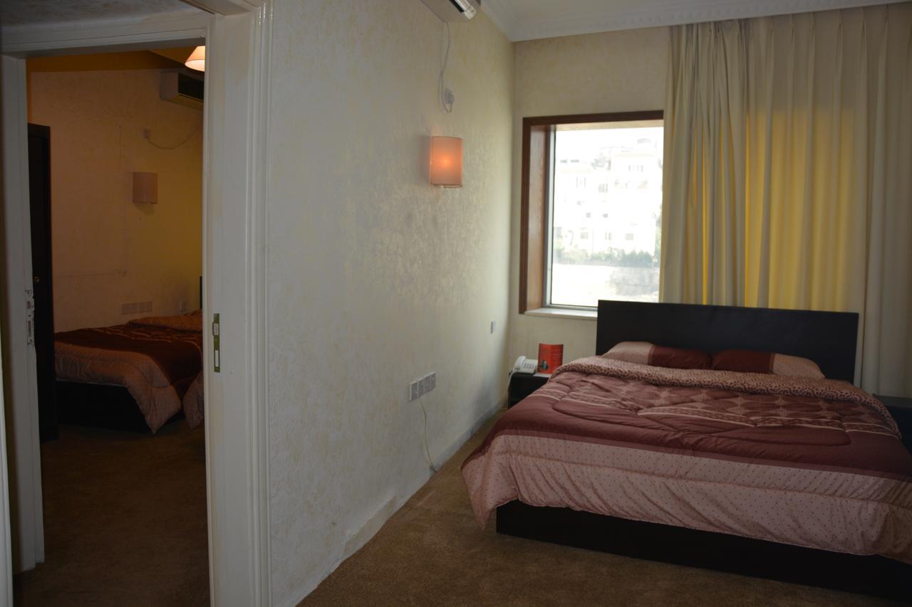 Teeba Palace Hotel Suites Аман Екстериор снимка