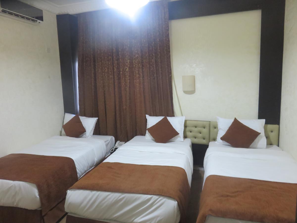Teeba Palace Hotel Suites Аман Екстериор снимка