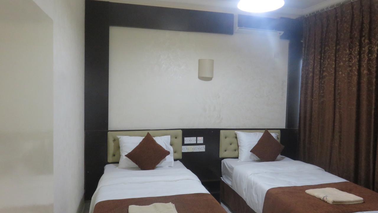 Teeba Palace Hotel Suites Аман Екстериор снимка