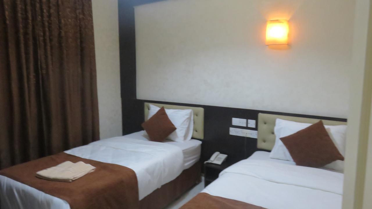 Teeba Palace Hotel Suites Аман Екстериор снимка