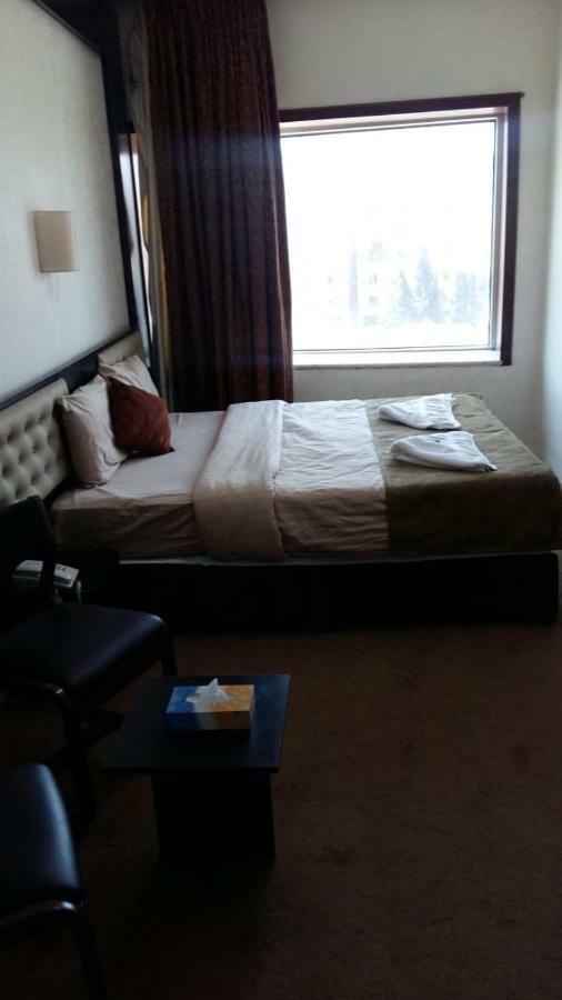 Teeba Palace Hotel Suites Аман Екстериор снимка