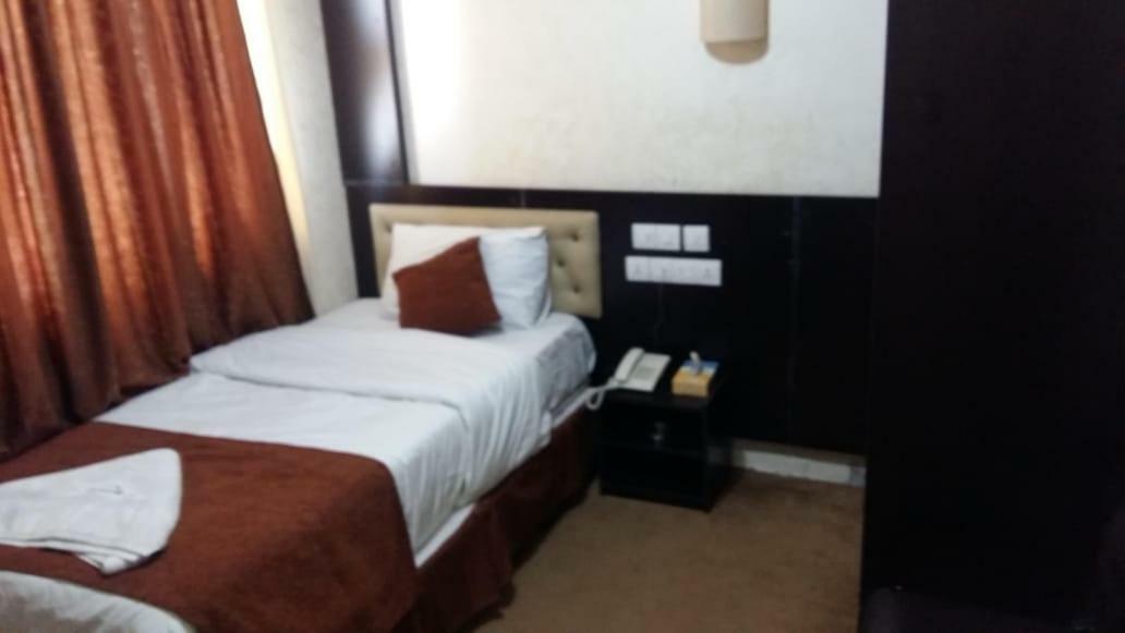 Teeba Palace Hotel Suites Аман Екстериор снимка